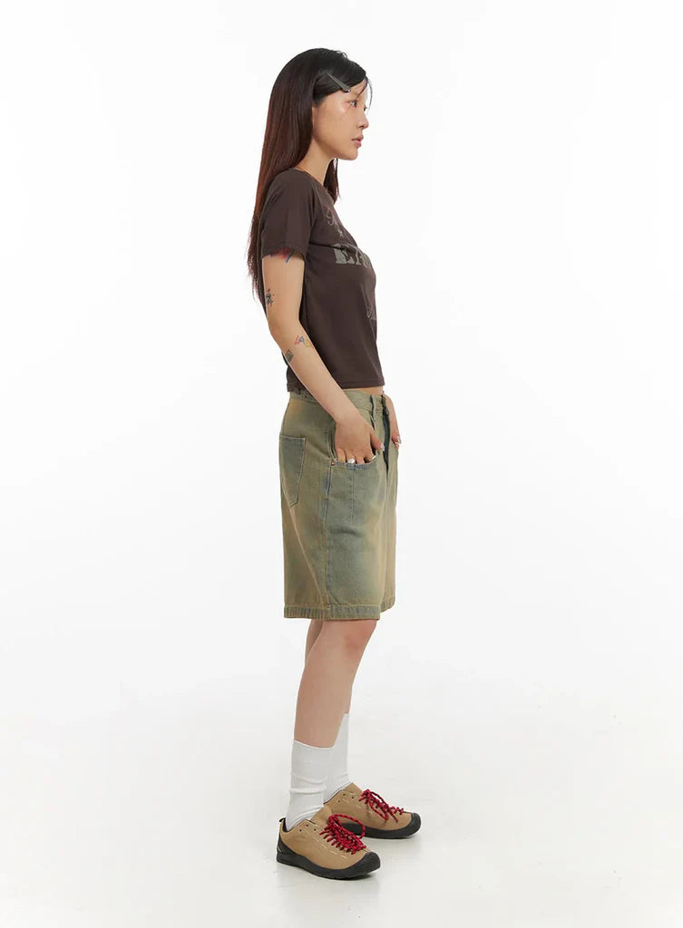 The Return of Baggy Jeans: How To Style Them in Modern Outfits