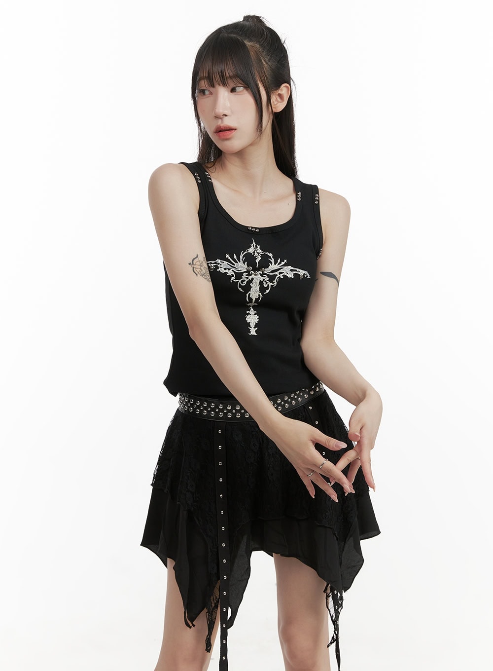 studded-graphic-tank-top-cy407 / Black