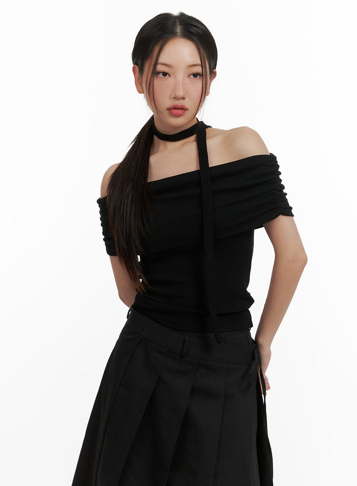 shirred-off-shoulder-top-with-thin-scarf-cy403 / Black