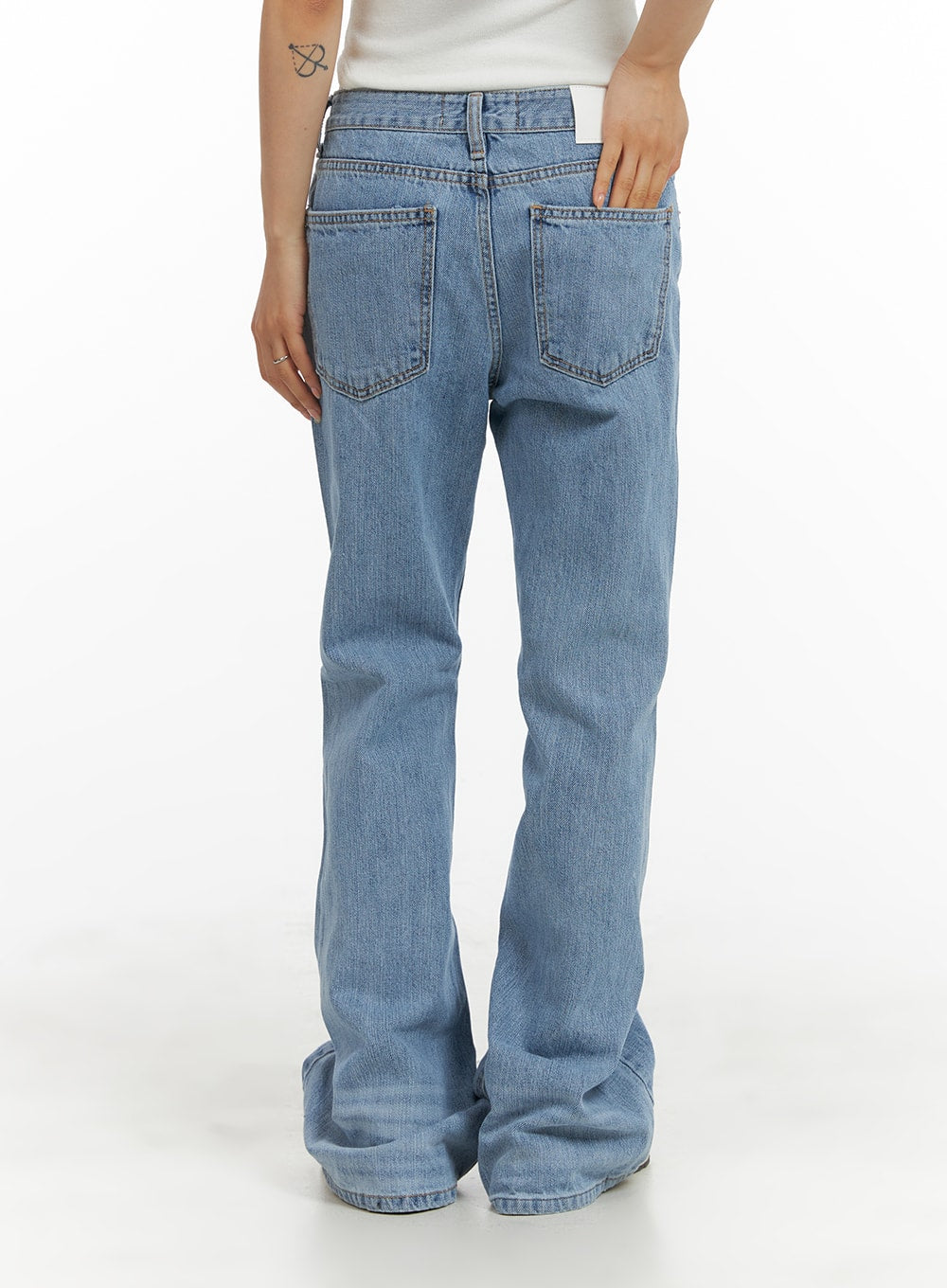 light-washed-bootcut-jeans-cm426