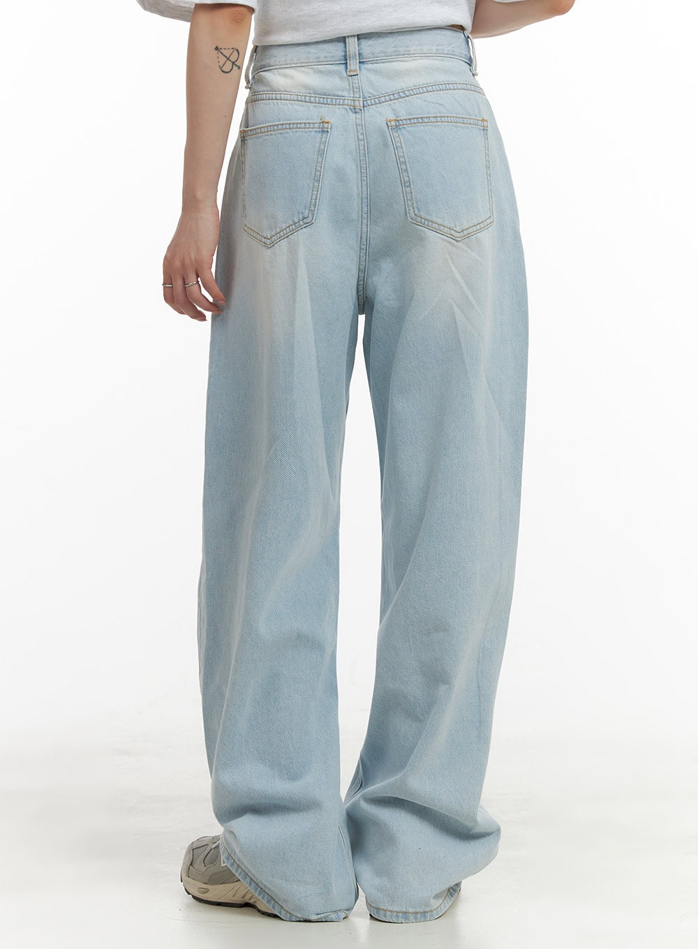 cotton-cloud-wide-fit-straight-jeans-oa426