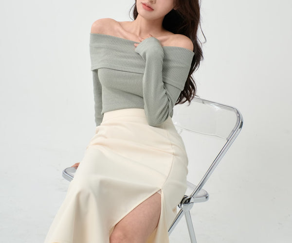 Y2K Off Shoulder Top - Women's Long Sleeve Graphic Tee With Number Print