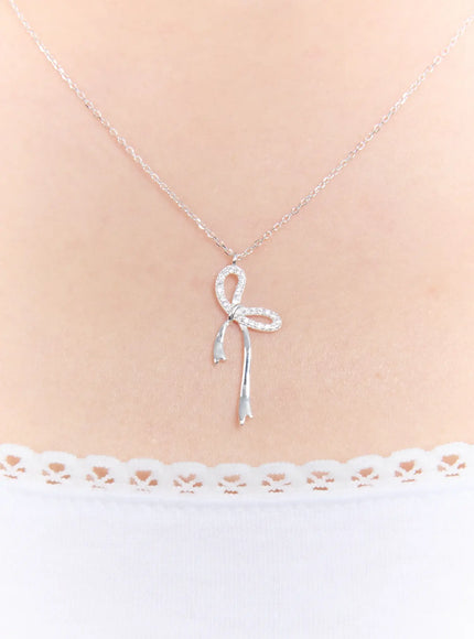 elara-glow-necklace-iu527