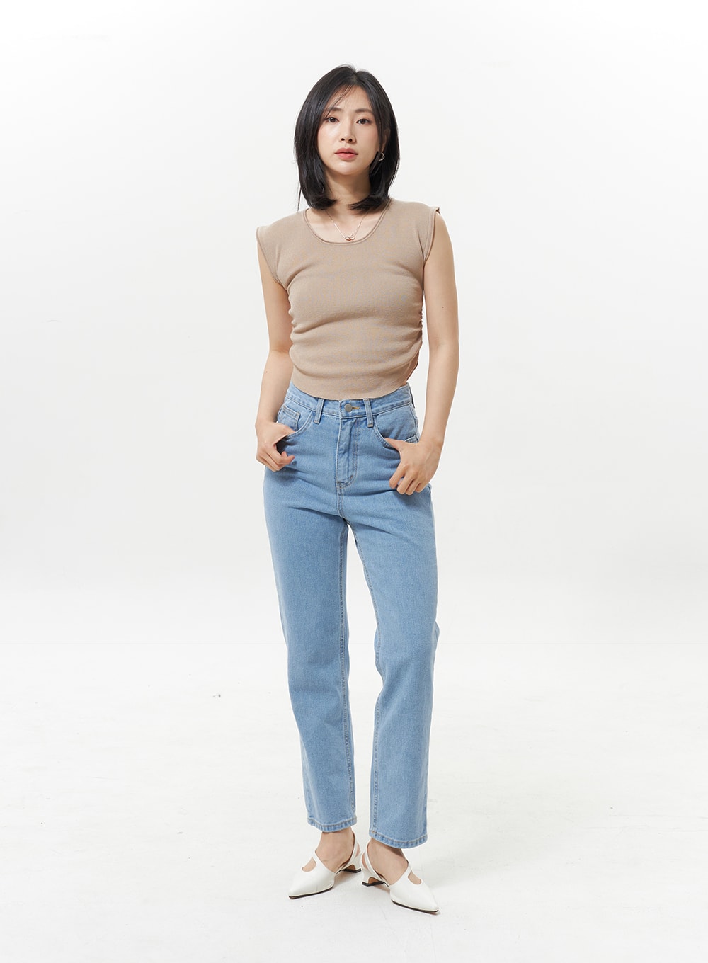 LEWKIN High Waist Jeans OY330 in light blue, full-front model shot, straight-fit cotton denim with high waist, paired with beige sleeveless top and white slingback mules.