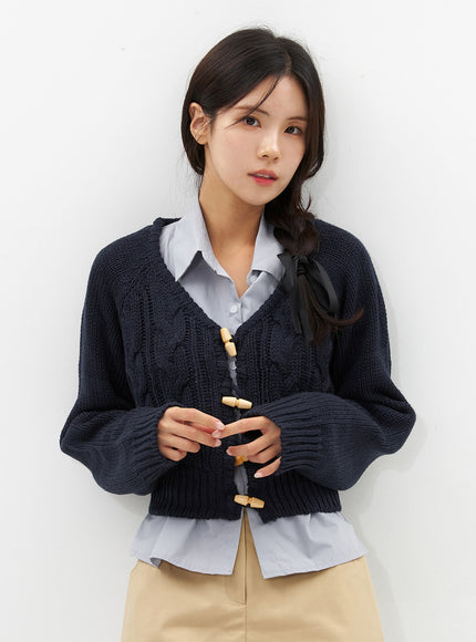 cable-knit-v-neck-sweater-os313