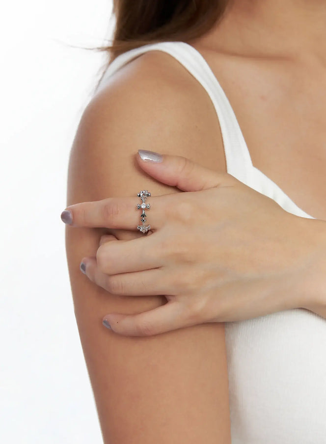 Rhinestone Pendant Band Ring IN510