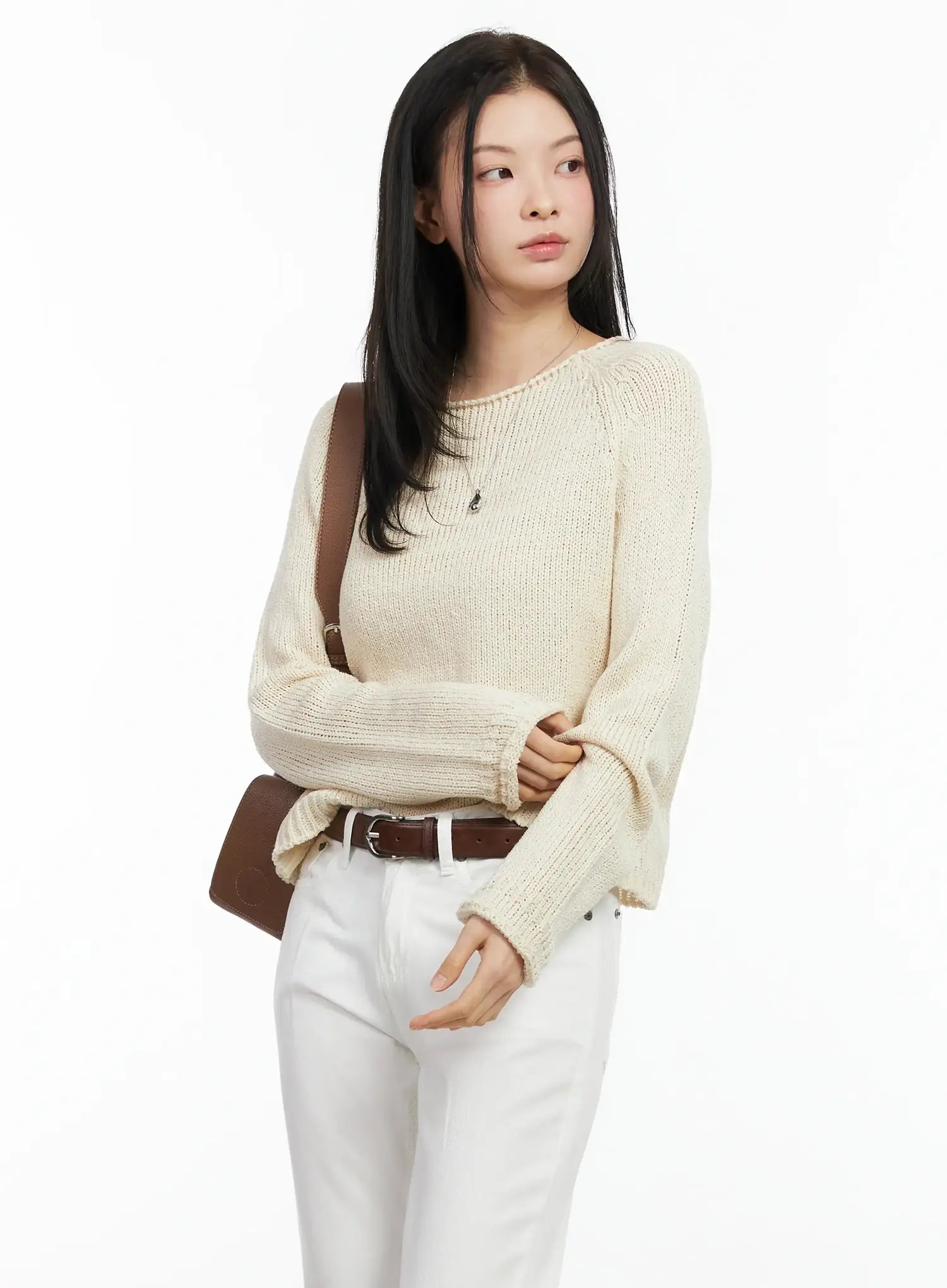 round-neck-pendant-sweater-im524 / Beige