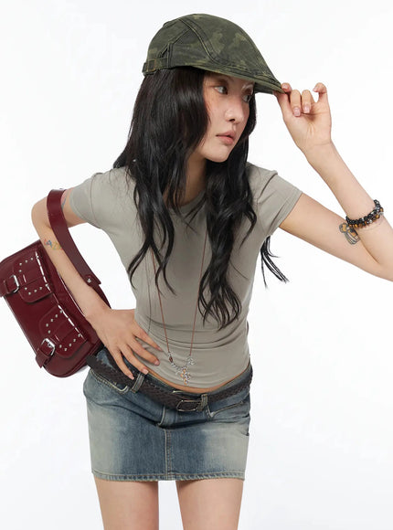 slim-fit-round-neck-basic-top-iu509 / Beige