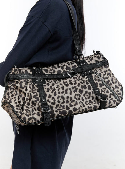 leopard-buckle-shoulder-bag-co431 / Beige