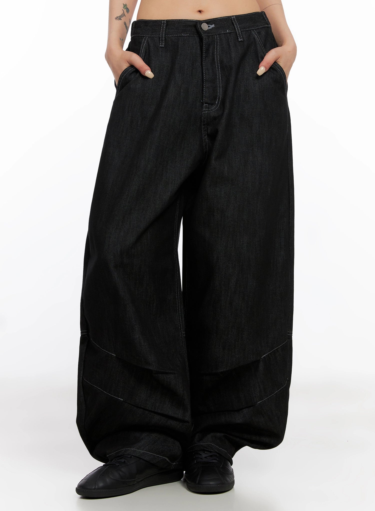 LEWKIN Leyla Pin-Tuck Wide-Leg Jeans IS515 in black (3XL), front crop on model, hands in pockets, contrast stitching, balloon-hem cotton denim, pintuck panels.