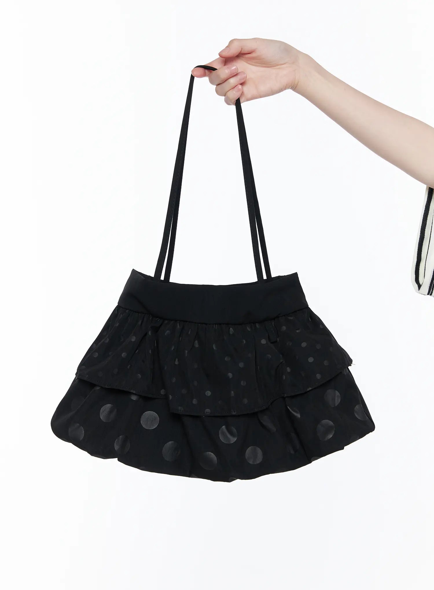 polka-dot-ruffle-shoulder-bag-cu519 / Black