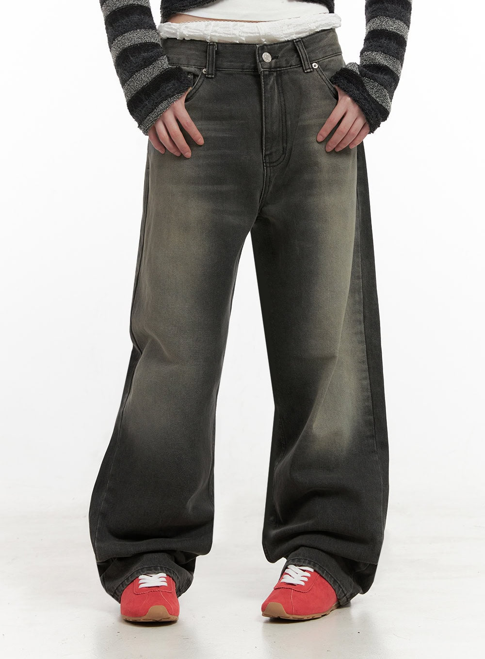 LEWKIN Matilda Wide-Fit Baggy Jeans ID402 in black, front cropped shot on model, washed denim with faded gradient, wide-leg silhouette pooling at hem, styled with red sneakers.