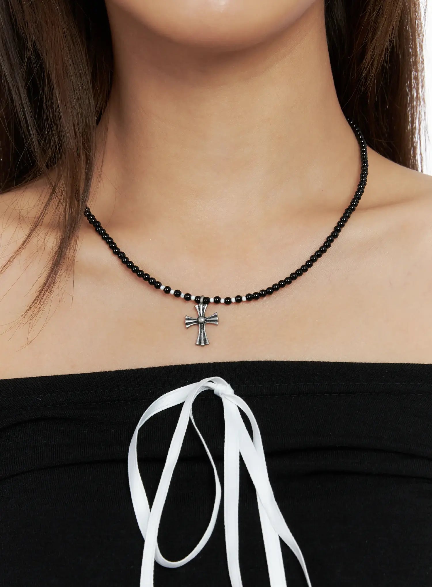 beaded-cross-pendant-necklace-cs505 / Black