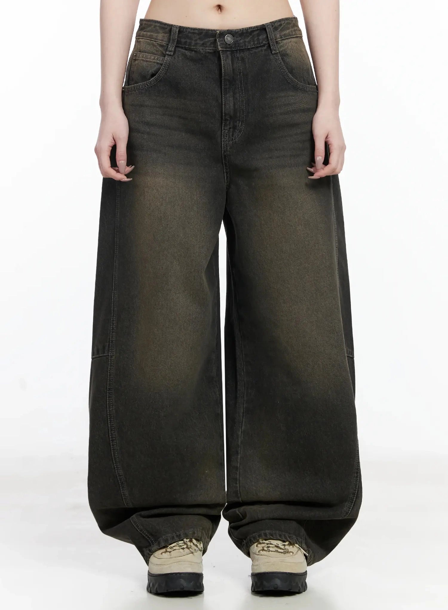 LEWKIN Tracey Vintage Black Washed Wide Leg Jeans IJ528 in black, front crop view on model, vintage-washed cotton denim with brown fade, wide balloon leg, front pockets, paired with chunky sneakers.