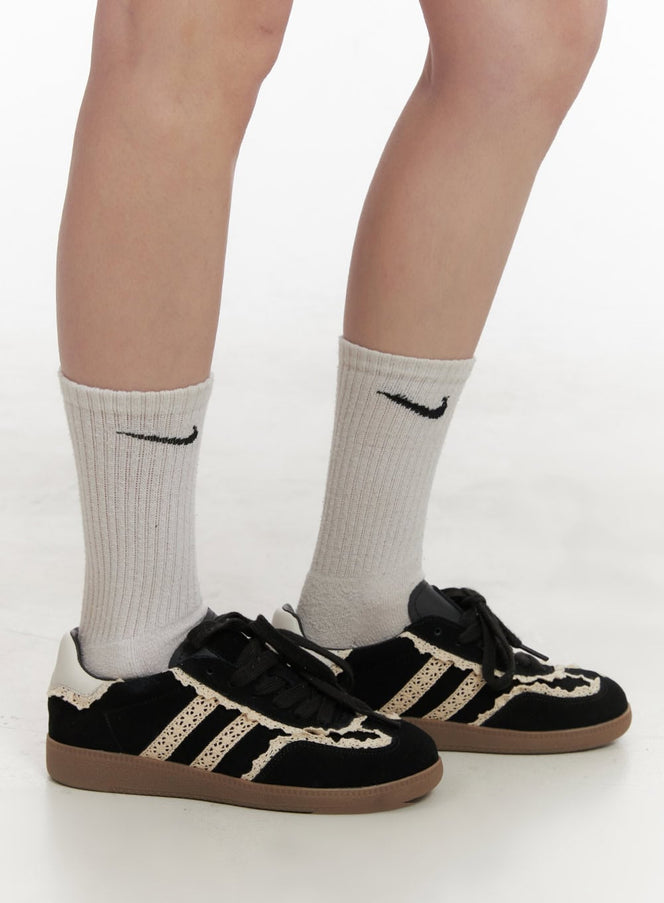 lace-trim-striped-sneakers-ij503 / Black