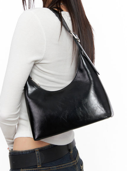 classic-square-shoulder-bag-in503 / Black