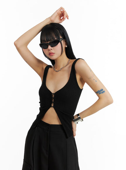 deep-v-neck-button-sleeveless-top-if402 / Black