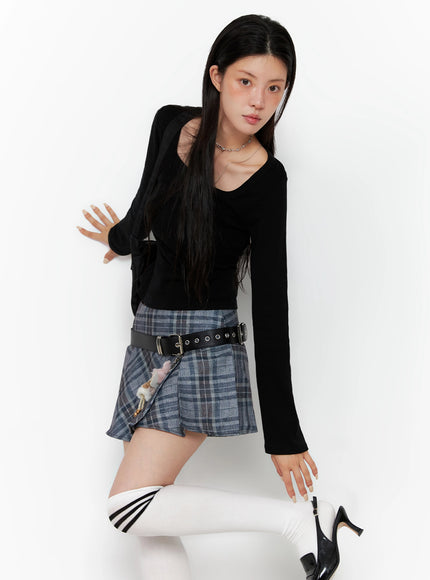 wide-neck-fitted-long-sleeve-top-is508 / Black