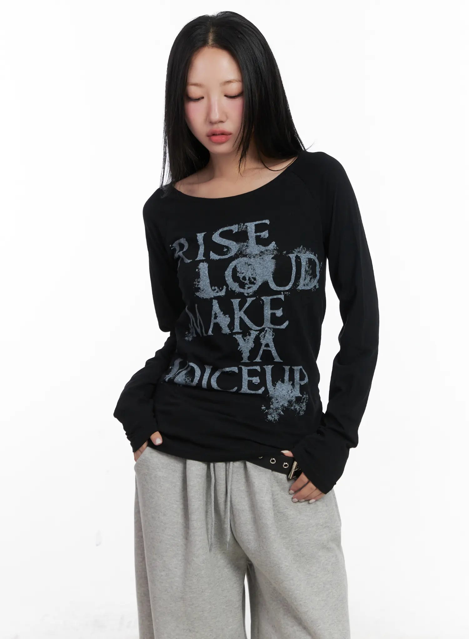 loose-fit-graphic-long-sleeve-top-cd501 / Black