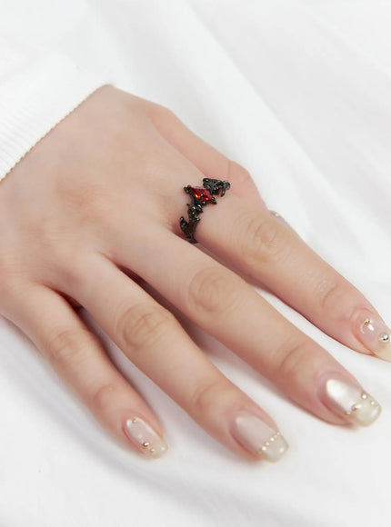 gothic-red-stone-ring-cf525 / Black