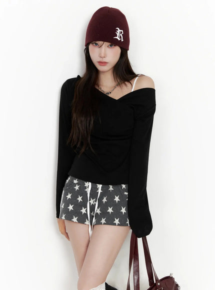 elegant-shirred-v-neck-top-in514 / Black