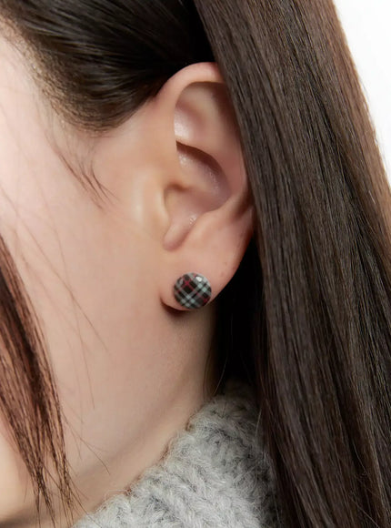 plaid-button-earrings-id526 / Black
