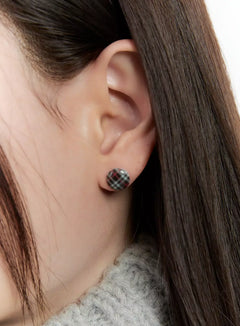 plaid-button-earrings-id526 / Black