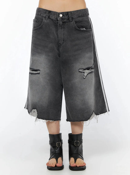 elya-distressed-bermuda-jorts-iu509 / Black