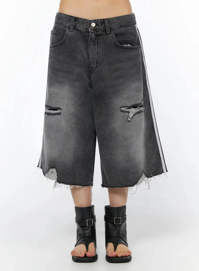 elya-distressed-bermuda-jorts-iu509 / Black