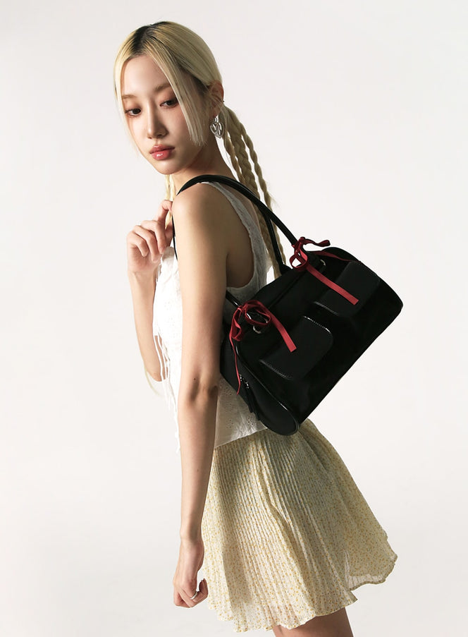 solid-ribbon-detail-shoulder-bag-ij419 / Black