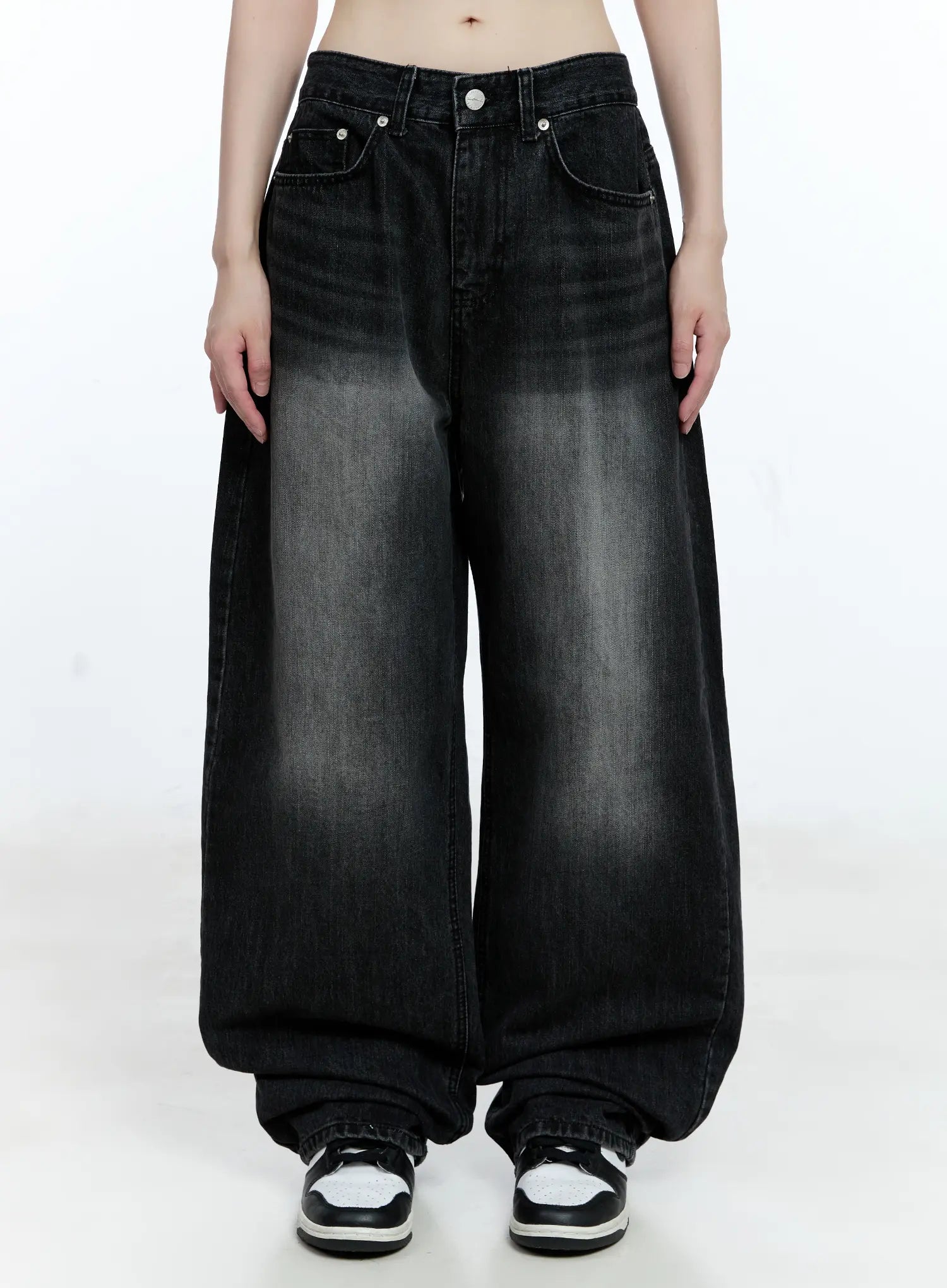 LEWKIN Gayeon Washed Wide-Leg Jeans CG507 in black, front view on model, washed cotton wide-leg silhouette with front pockets, paired with white sneakers.