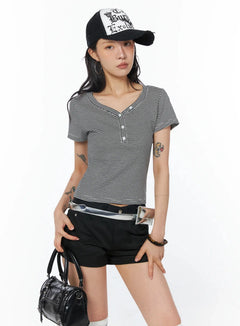 striped-button-detail-top-iu509 / Black