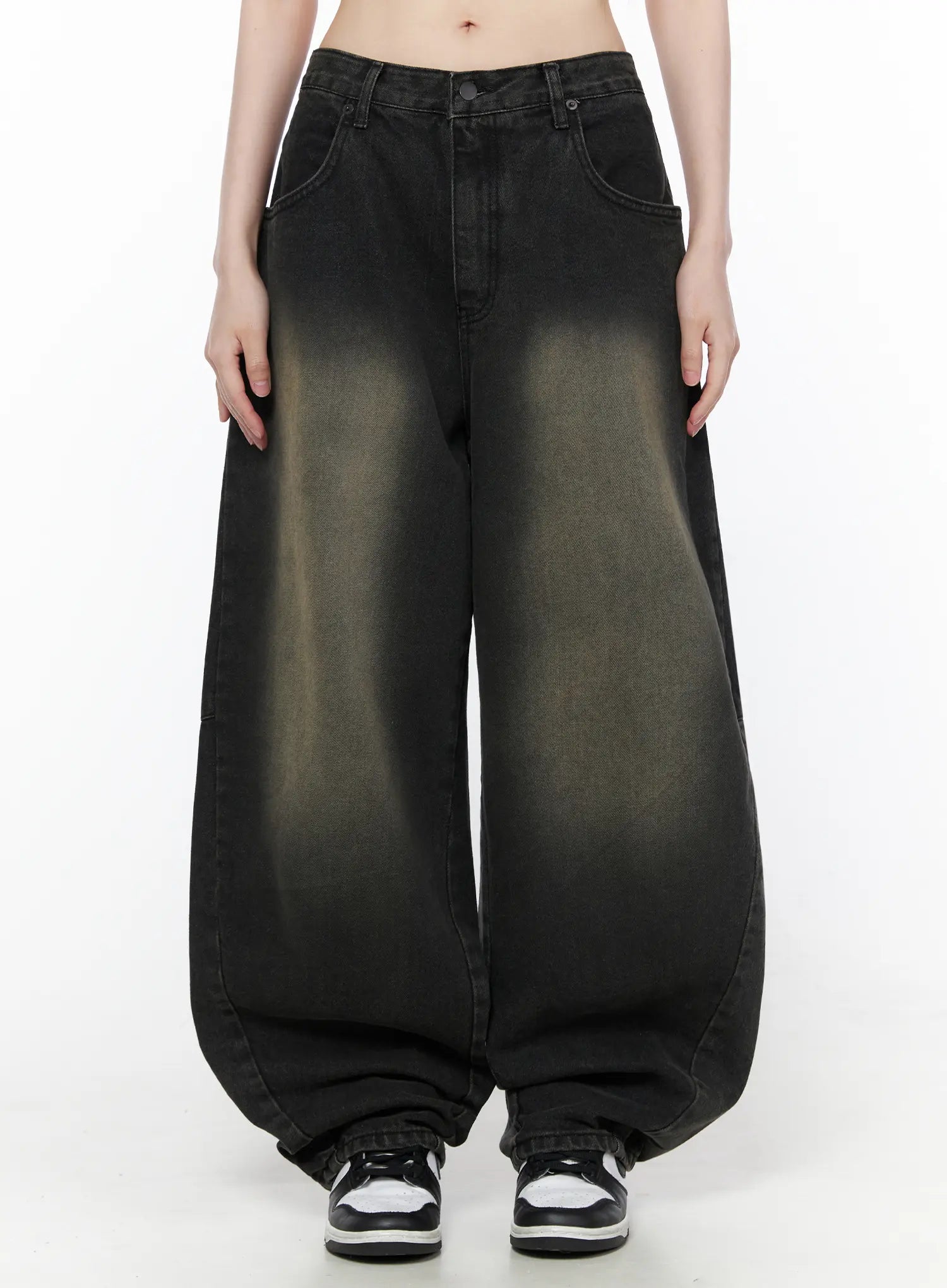 bodie-vintage-wash-wide-leg-jeans-cu519 / Black