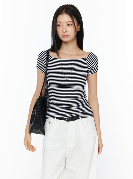 stripe-off-shoulder-top-iu516 / Black