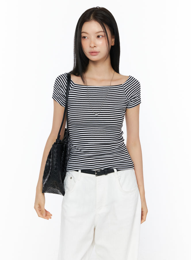 stripe-off-shoulder-top-iu516 / Black
