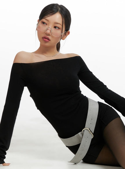 solid-off-shoulder-long-sleeve-cm421 / Black