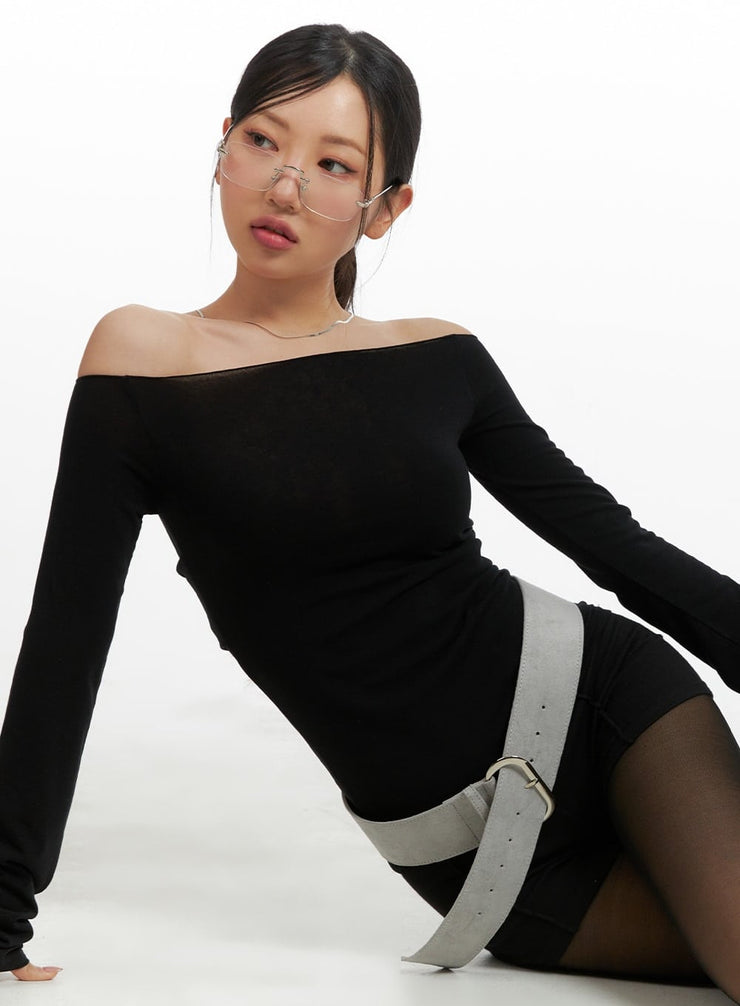 solid-off-shoulder-long-sleeve-cm421 / Black