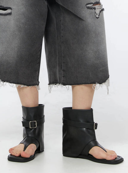 modern-buckle-gladiator-sandals-iu509 / Black