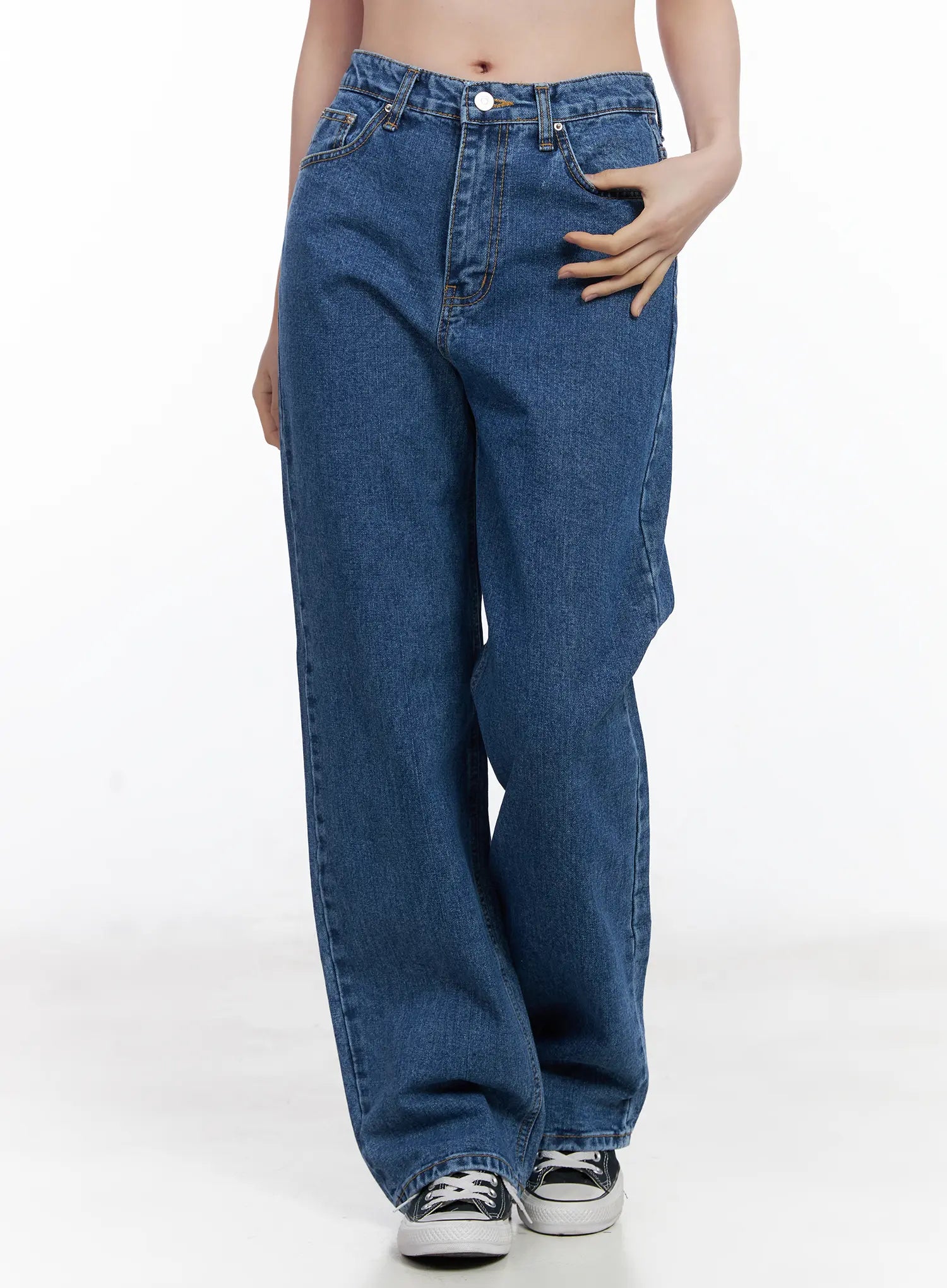 LEWKIN Aila Relaxed Fit Jeans CJ519 in blue, front close-up on model, wide-leg cotton denim, high waist with front pockets, paired with Converse sneakers.