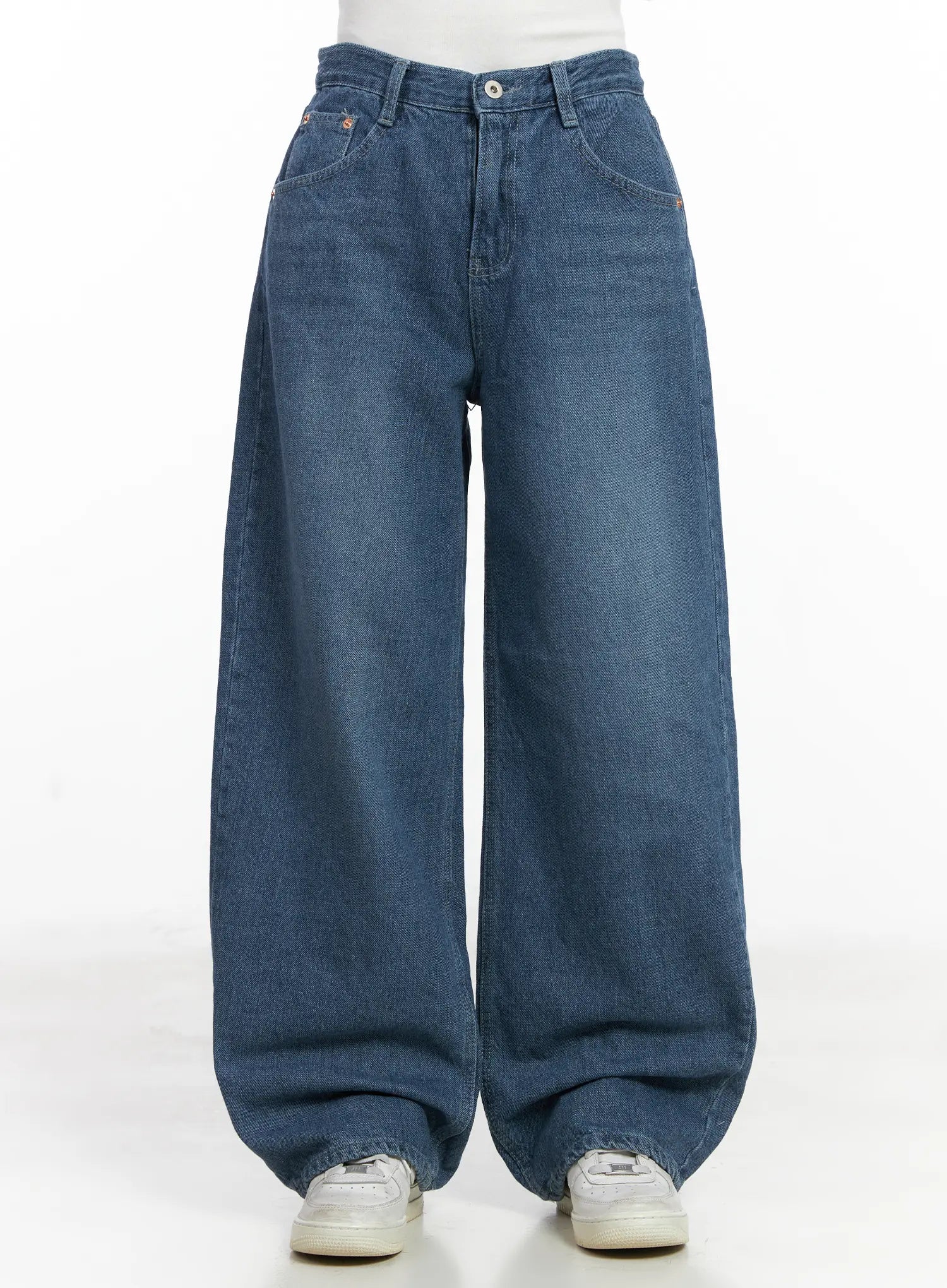 LEWKIN Mariam Baggy Jeans CN526 in blue, front product shot on model, wide-leg washed cotton denim with front pockets and button fly, paired with white sneakers.