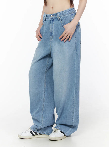 Nella Wide Leg Jeans CU519 in blue, angled front view on model, light-wash denim with relaxed wide leg silhouette, paired with white sneakers.