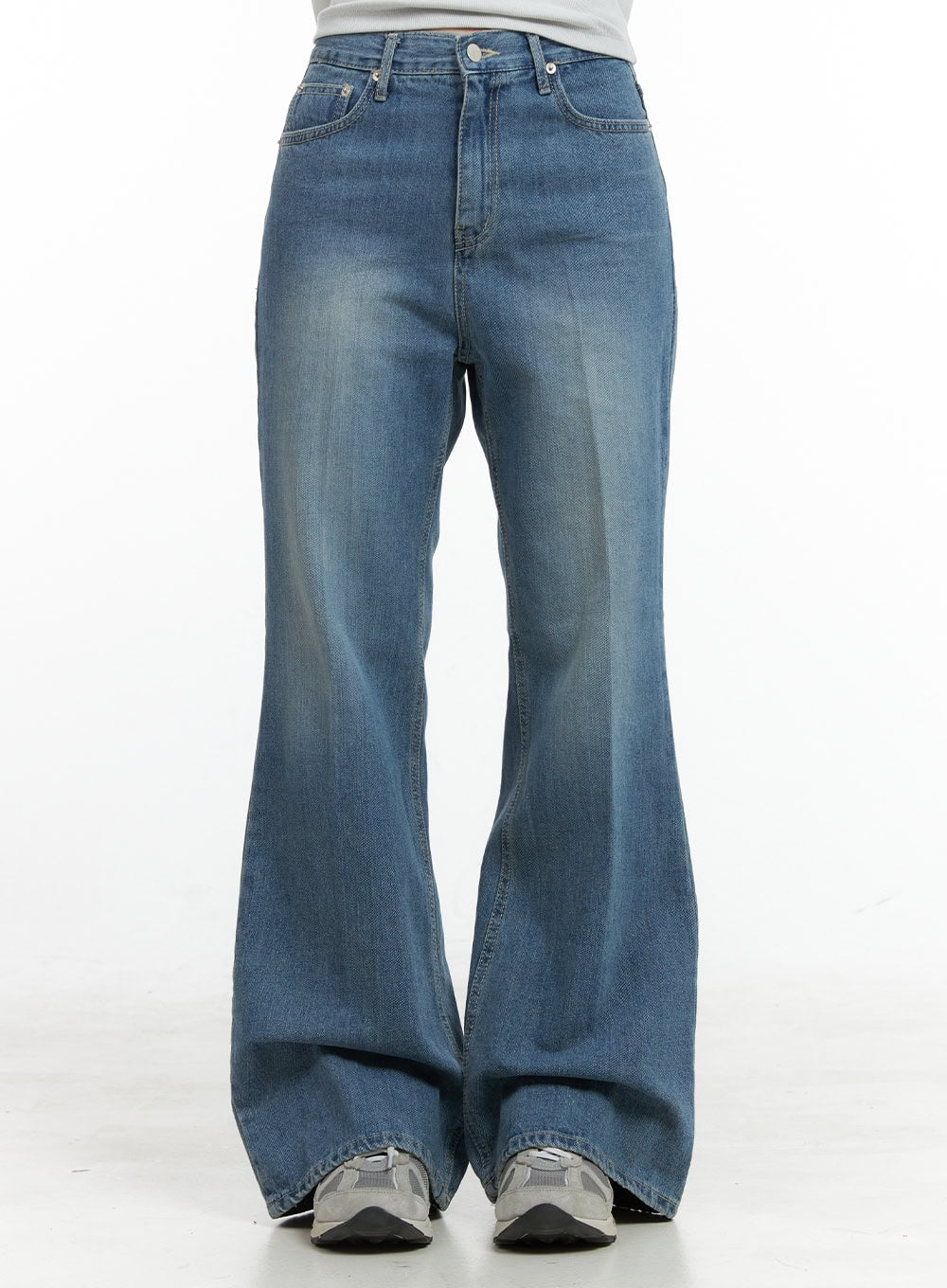 LEWKIN Daisy Loose Fit Bootcut Jeans CG419 in blue, front product shot on model, wide-fit washed denim with flared hem, 5-pocket styling, paired with grey sneakers.