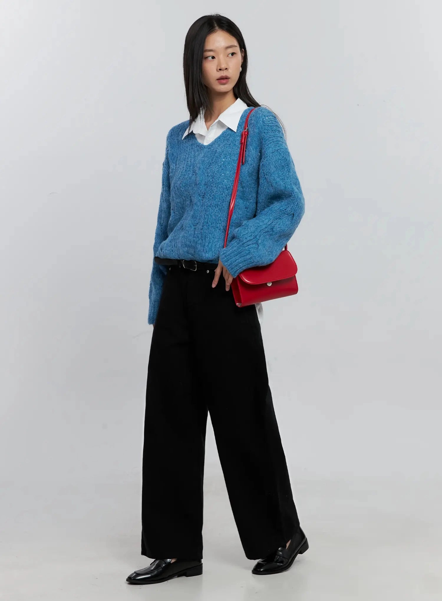 cable-knit-v-neck-sweater-is516 / Blue