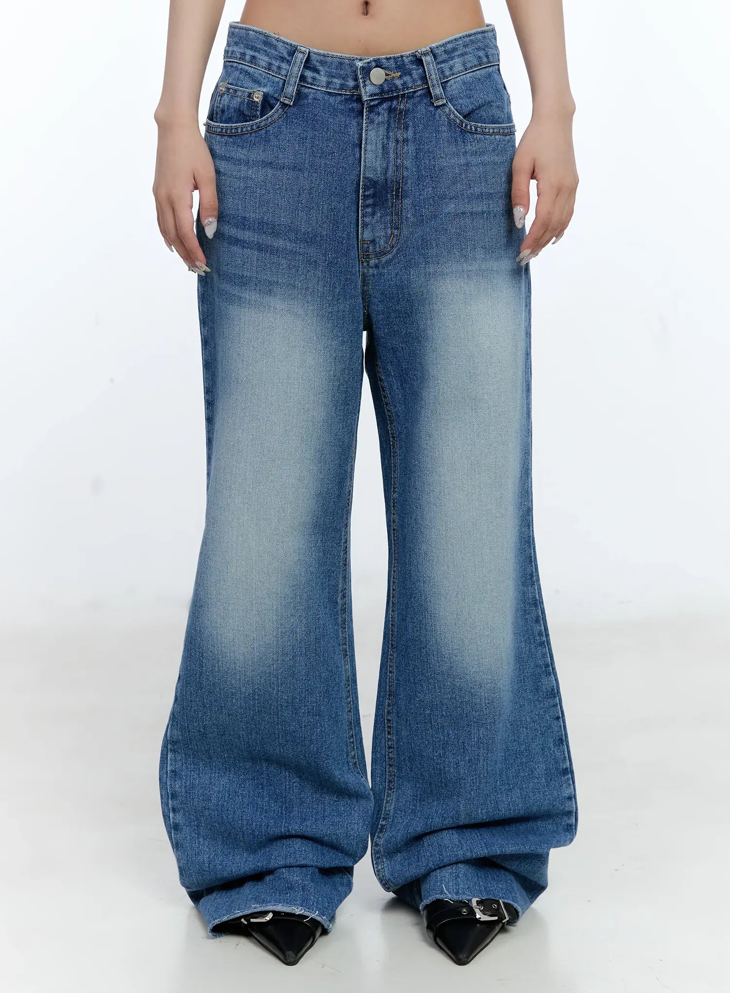 eunbyul-wide-leg-flare-denim-jeans-cl530 / Blue