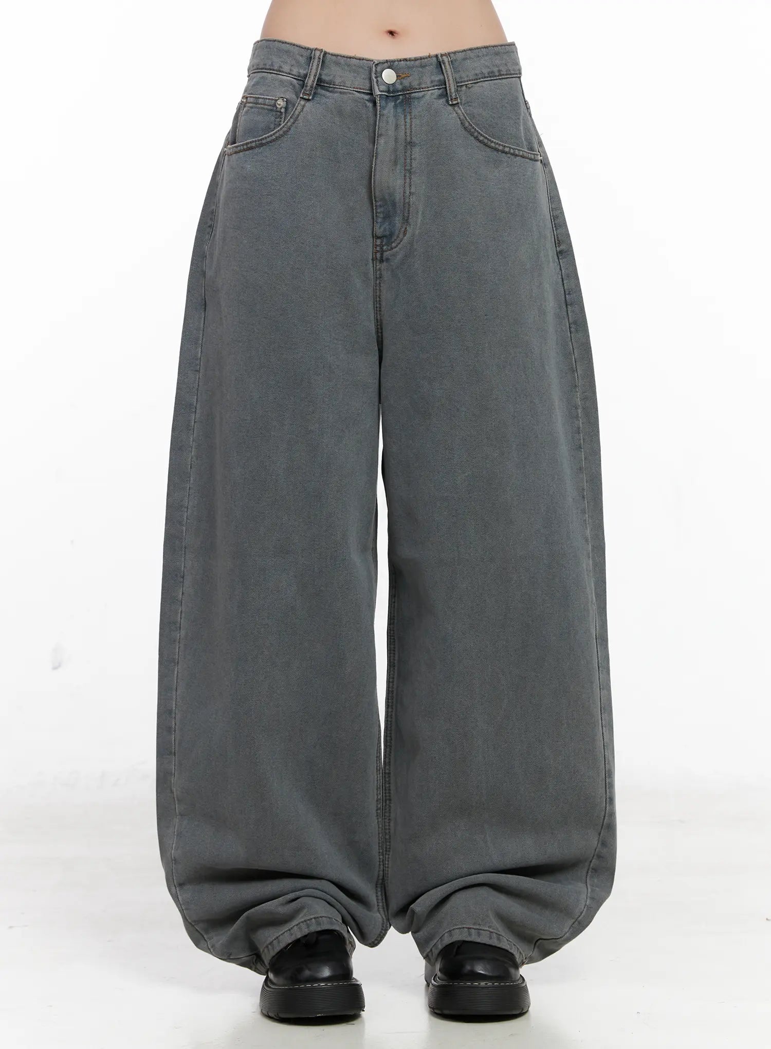 LEWKIN Odet Wide-Leg Balloon Jeans CN512 in blue, front product shot on model, washed cotton baggy fit with low rise waistband and pooling hem at loafers.