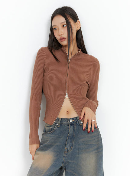 ribbed-two-way-zip-up-top-is427 / Brown