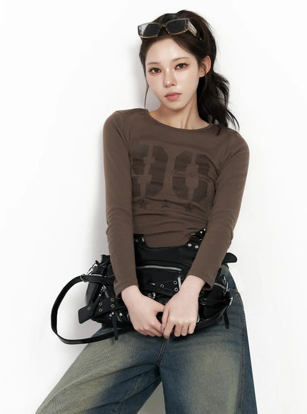 retro-style-graphic-long-sleeve-top-if502 / Brown