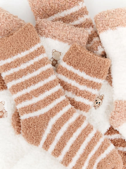 striped-fuzzy-socks-iy511 / Brown