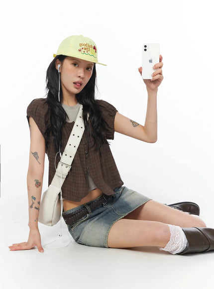 plaid-puff-sleeve-blouse-iu509 / Brown