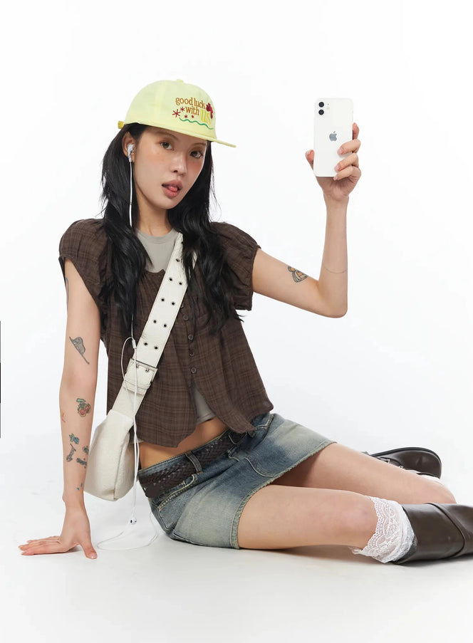 plaid-puff-sleeve-blouse-iu509 / Brown